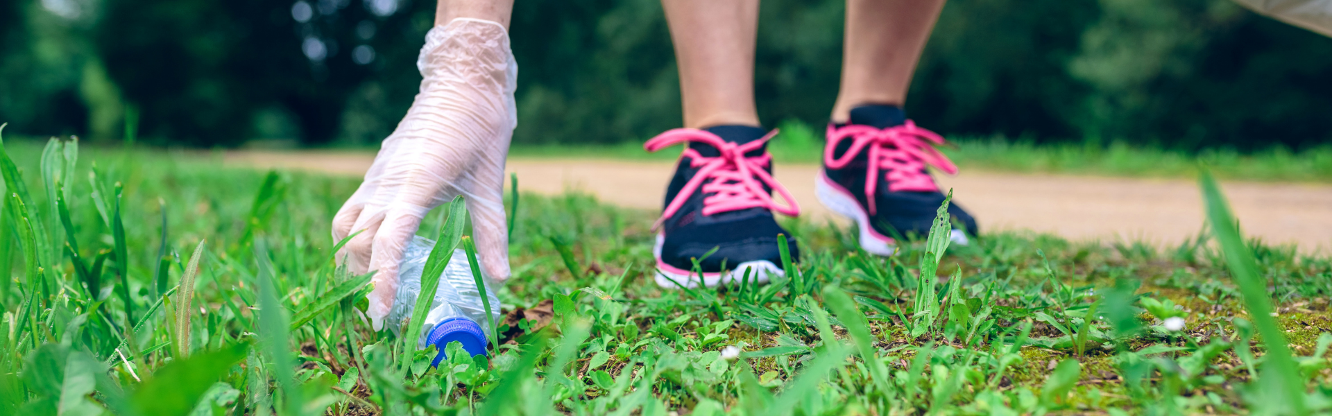 volunteers cleaning up beach